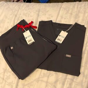 Women’s Figs set in charcoal med reg/ med NWT